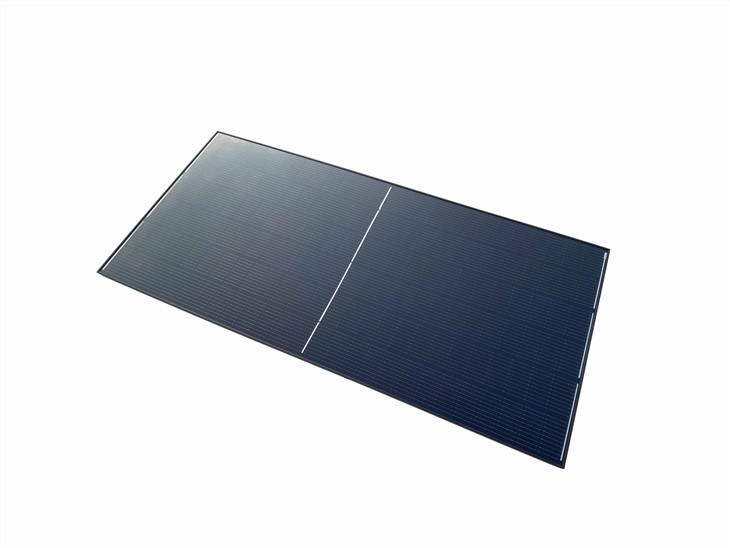 Panel solar sel separuh potong