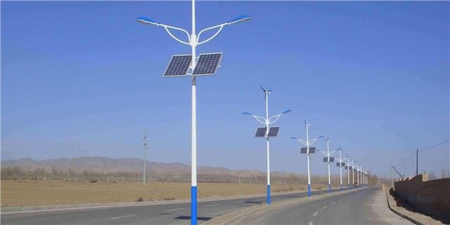 Lampu jalan solar automatik