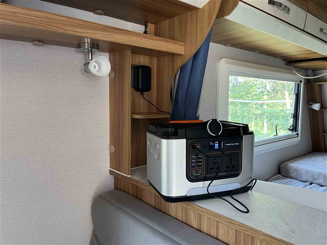 Bekalan kuasa mudah alih 700W